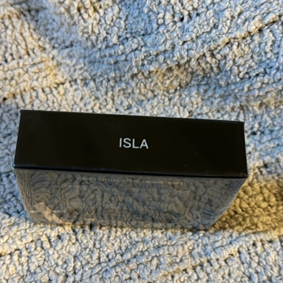 Tori Belle Magnetic Lashes- (can be worn w/ adhesive as well as magnetic liner) - Picture 2 of 3